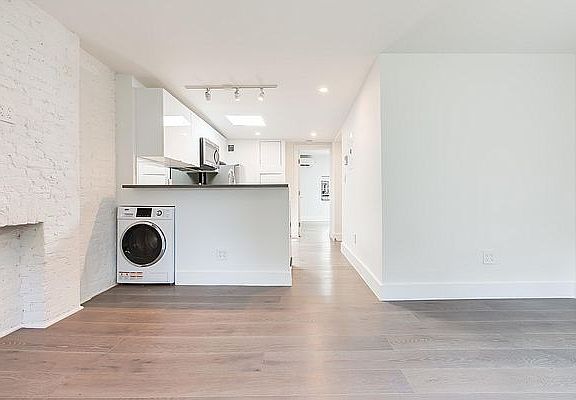 3rd image of 203 W 22nd St #4