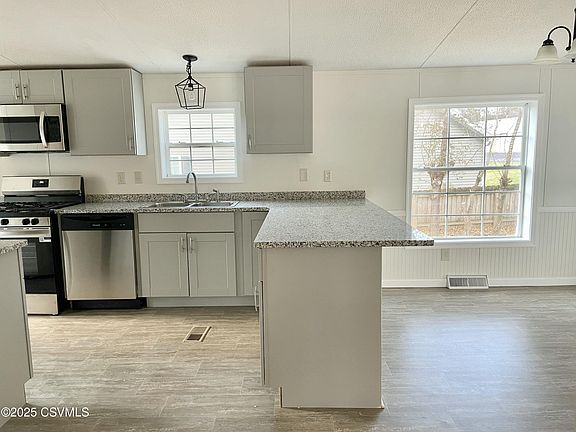 4th image of 527 Clover Ave