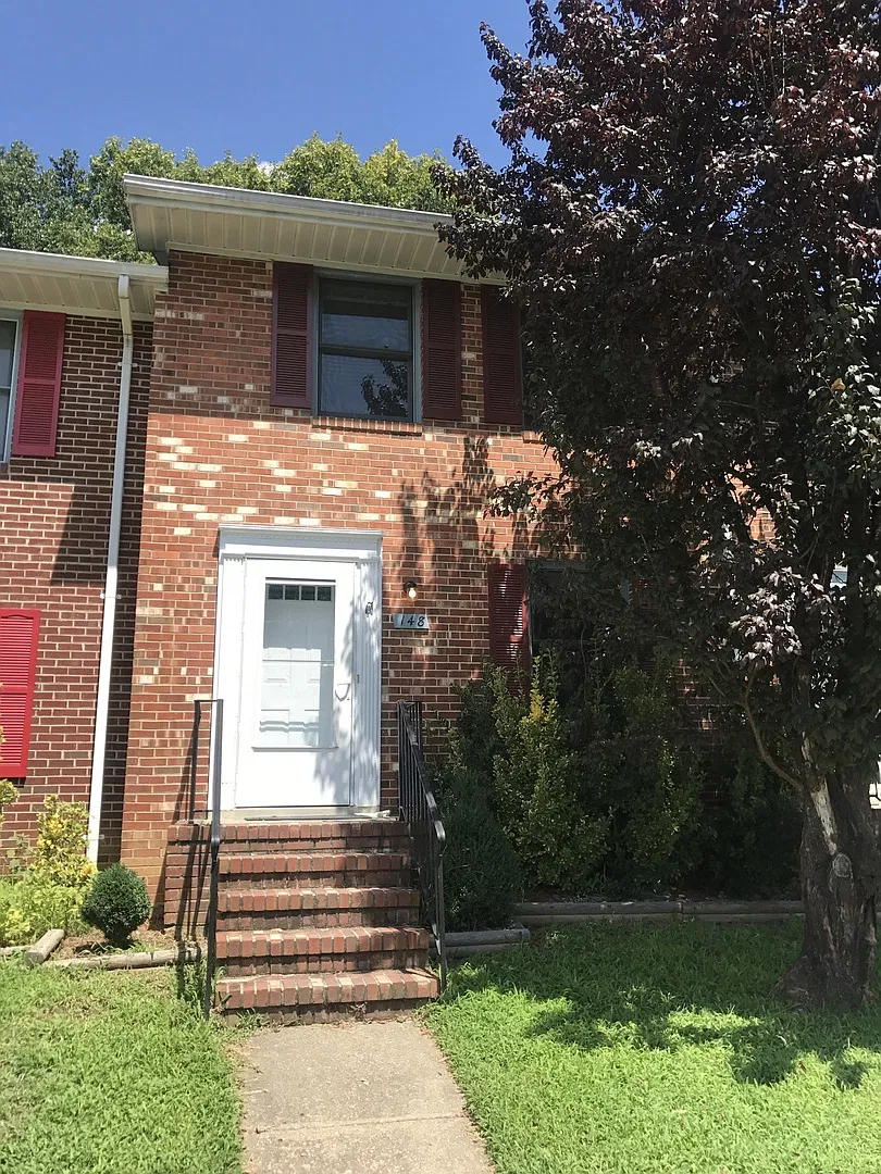 2 Bedroom Townhouse in Fredericksburg — Photo 2