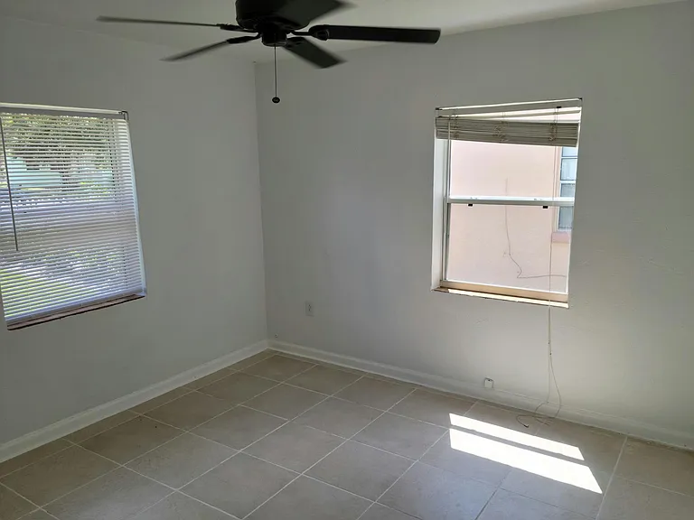 801 Carver St — Photo 6