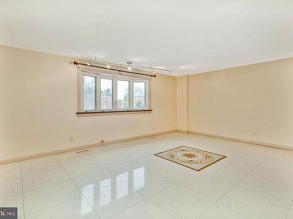 5th image of 11247 Jeanes Pl