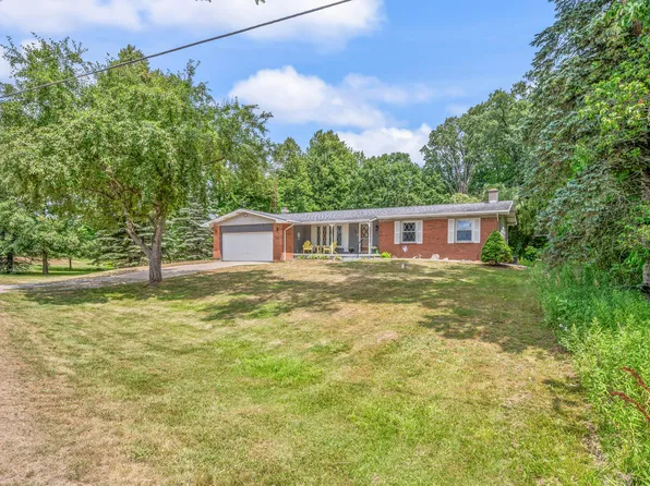 14190 Oak Hollow Dr, Big Rapids, MI 49307