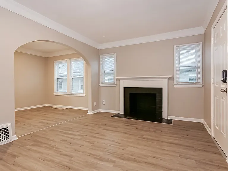893961_020_living_room_13158059.jpg