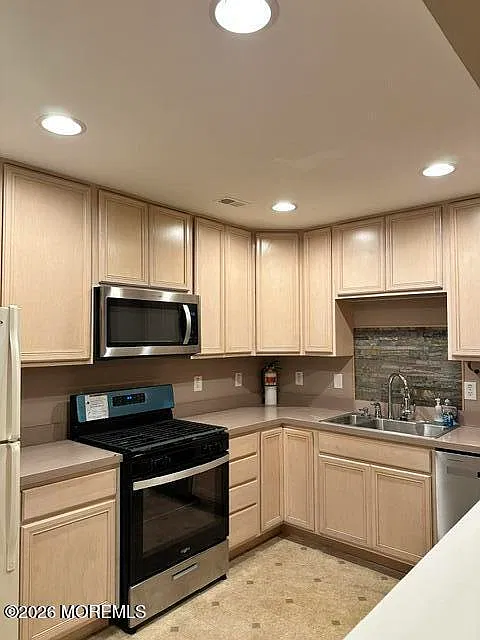 2 bed, 2.5 bath, 1247 sqft, $2,800 — Photo 3