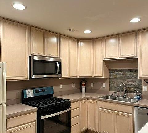 3rd image of 233 Brookfield Dr