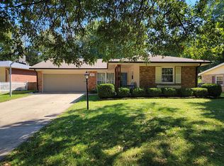 2821 Fairlawn Dr, Columbus, IN 47203