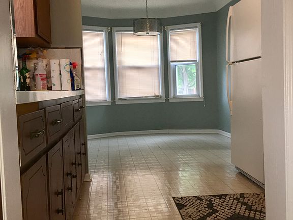 5th image of 15278 Belmont Ave