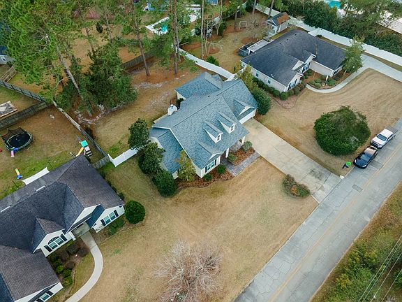 4th image of 404 E Coleman Dr