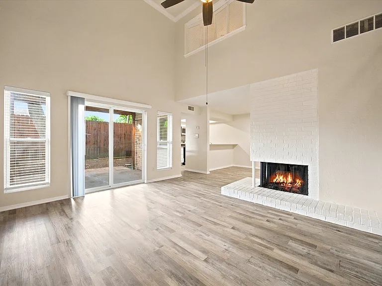 4913 Burlingame Dr — Photo 6