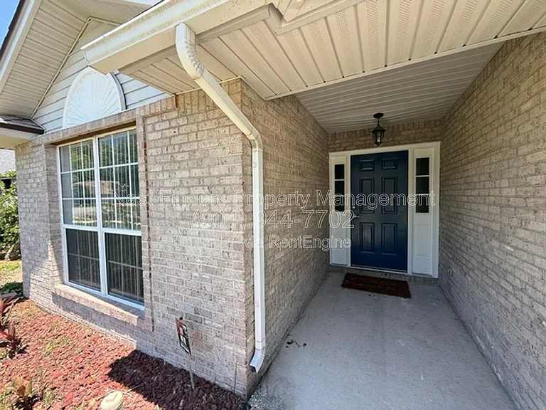 3139 Mountain Ash Rd — Photo 2