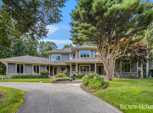 1685 Flowers Crossing Dr NE, Grand Rapids, MI 49525