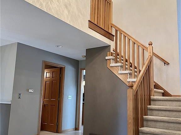 3rd image of 3028 Rockledge Ct