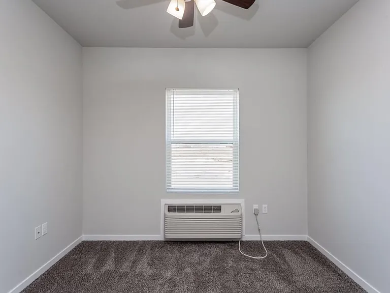 2135 Edgewood Dr — Photo 8