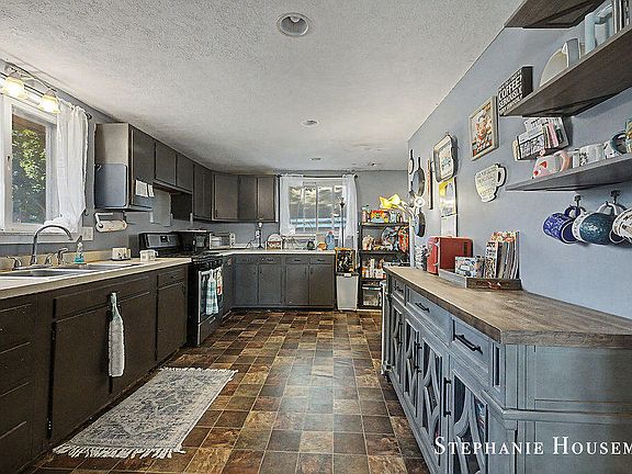 3rd image of 369 N State St