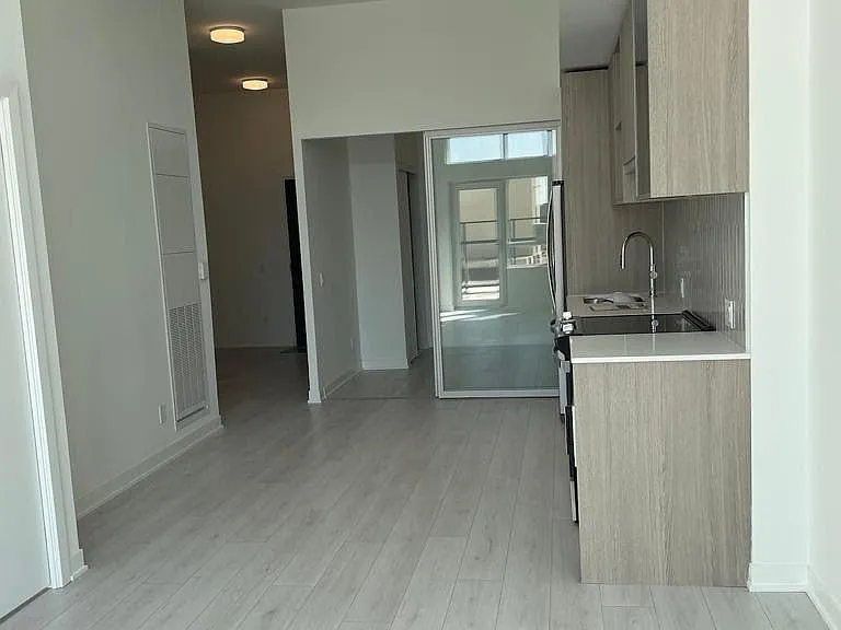 405 Dundas St W #104 — Photo 25