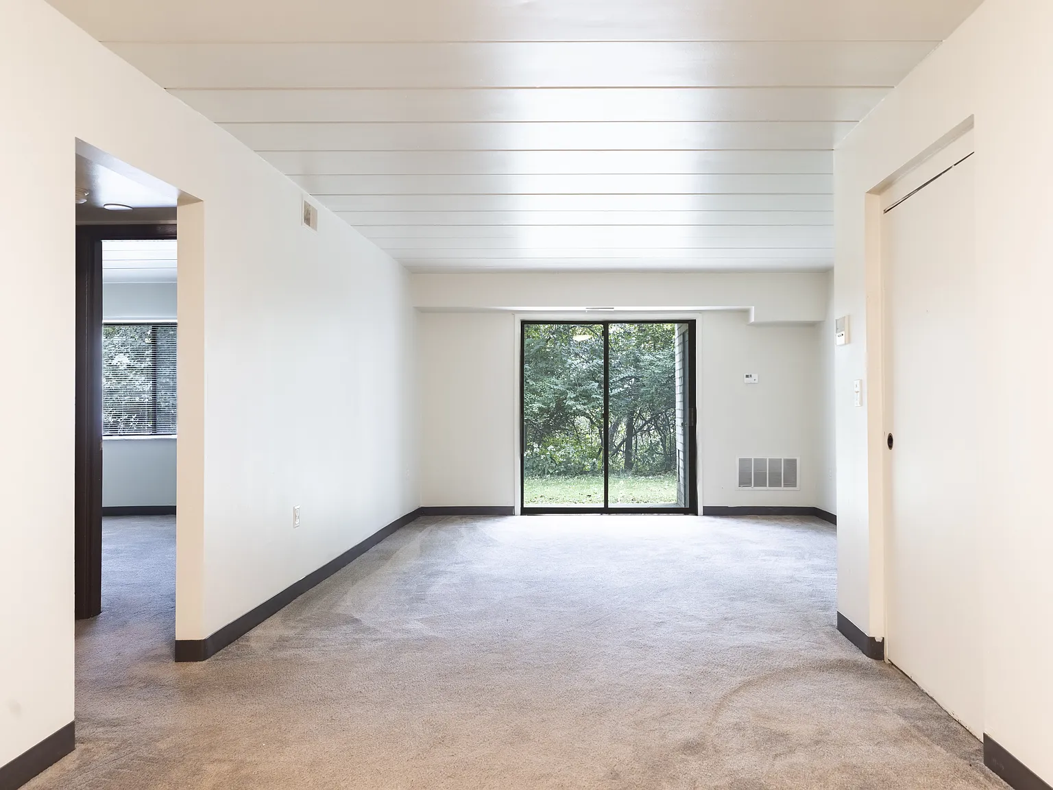 Highland Manor Apartments — Photo 4
