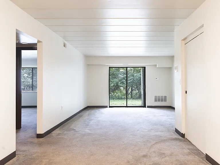 Highland Manor Apartments — Photo 4