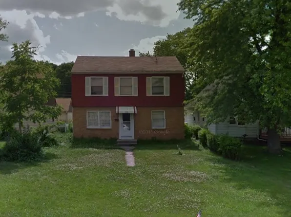 4451 S Nicholson Ave, Saint Francis, WI 53235