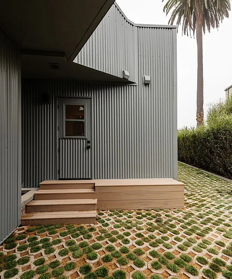 340 Indiana Ave — Photo 4