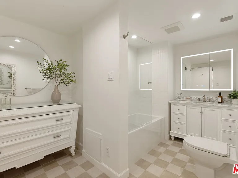 10433 Wilshire Blvd #301 — Photo 12