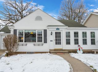 611 E Main St, Morris, IL 60450