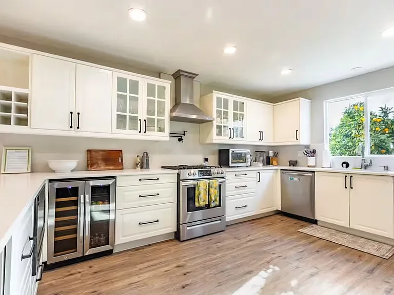 2123 Mary Way — Photo 10