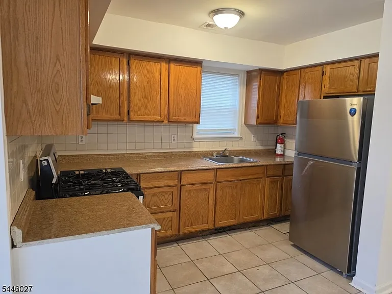 1025 Lafayette St — Photo 16