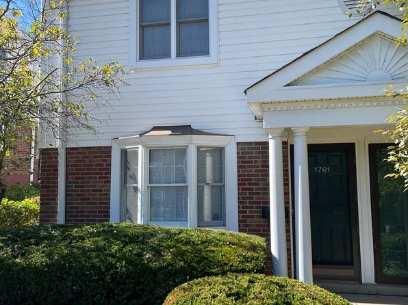 1761 High School Dr, Saint Louis, MO 63144