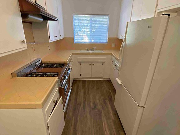 3rd image of 1708 W Alameda Ave #B
