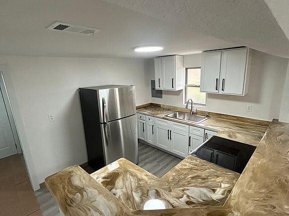 4th image of 1008 N Z St #A