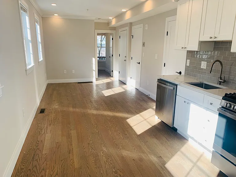 8 Rush St #2 — Photo 4