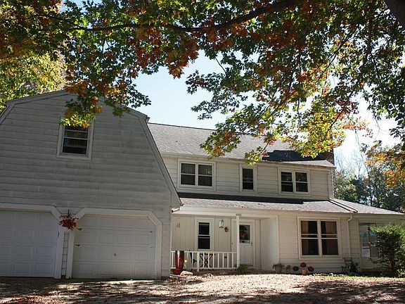 2nd image of 9192 Woodlawn Dr