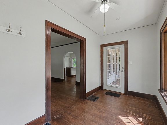 5th image of 1626 W Clark St