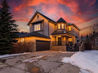 20 E Royal Highland Ct NW, Calgary, AB T3G 4Y2
