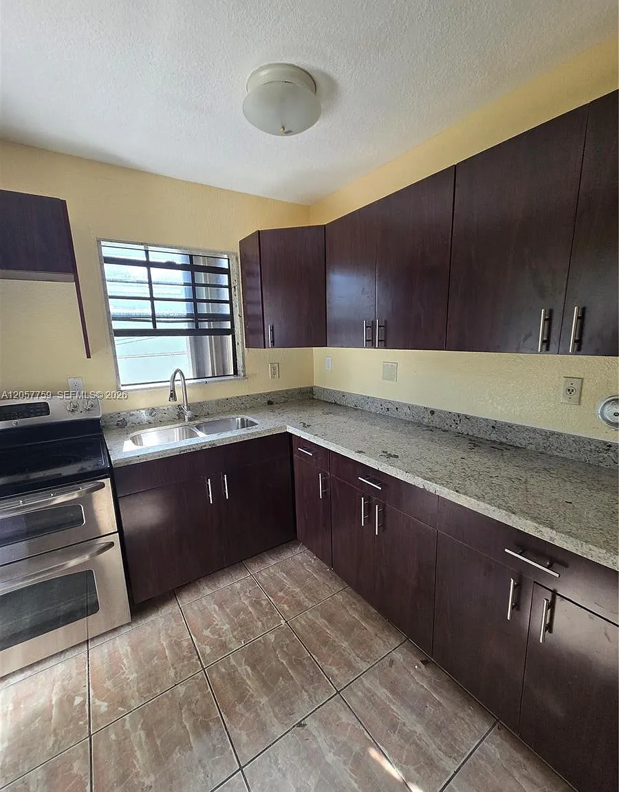 Pinewood Park Pl Amd 2nd — Photo 3