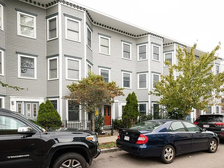 12 Roseclair St — Photo 2