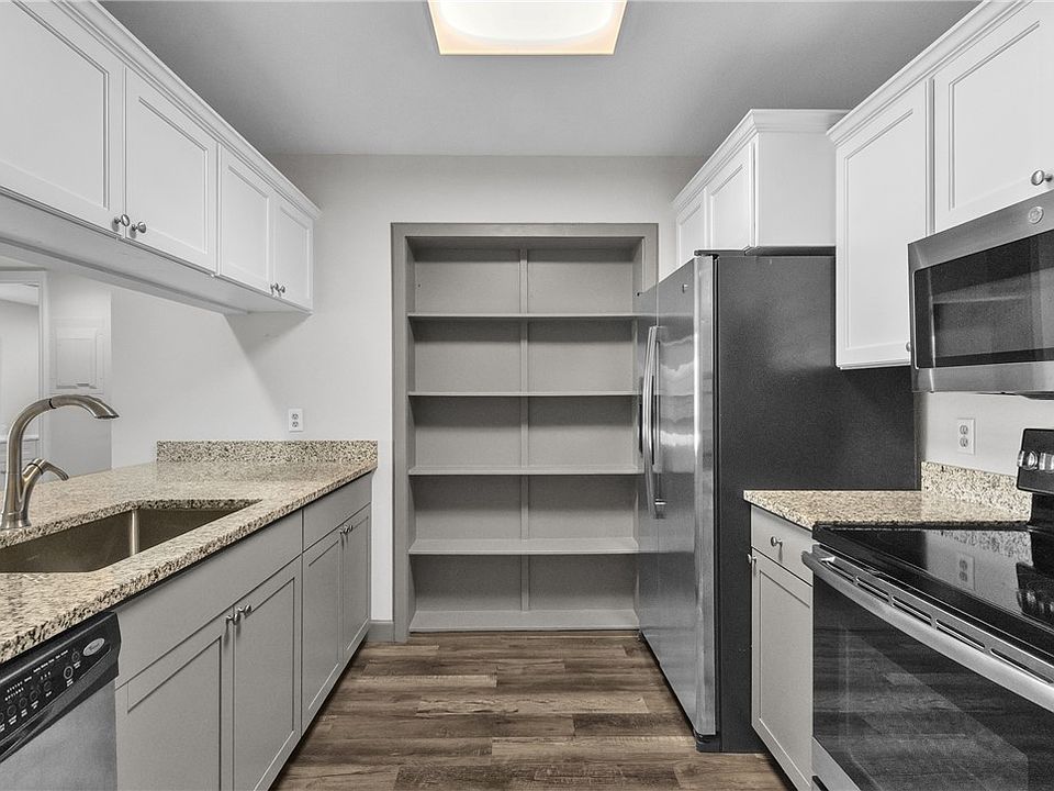 1st image of 22 Plantation Dr APT 106