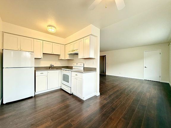 3rd image of 1375 Adobe Dr #6