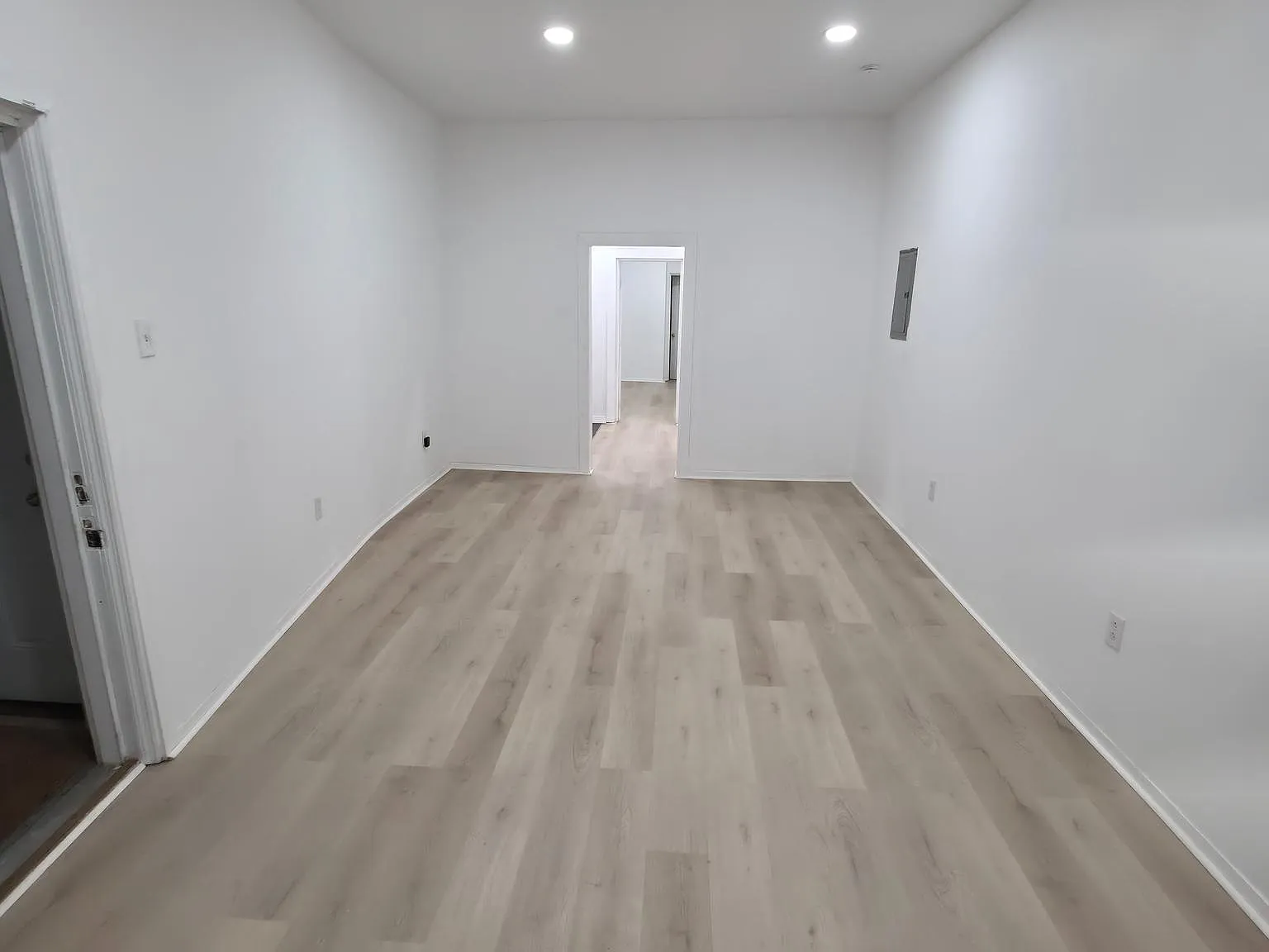 2 bed, 900 sqft, $1,400 — Photo 2