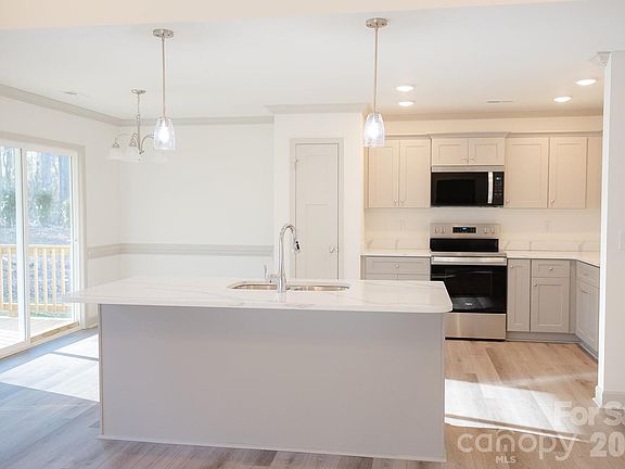 5th image of 1254 Rainbow Cir