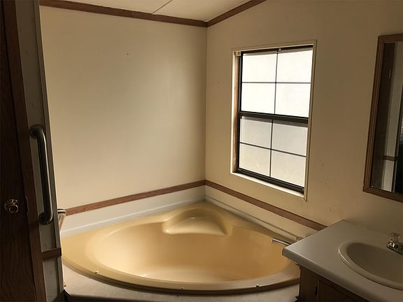 5th image of 223 Stockton St