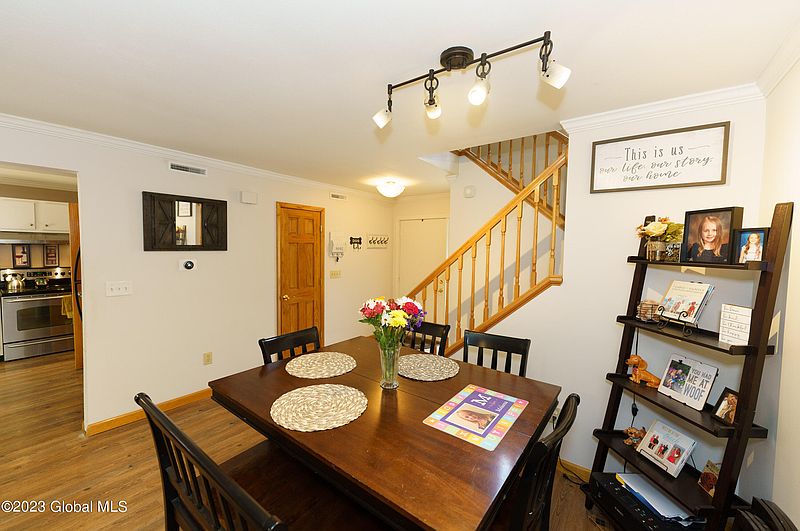 5th image of 33 Snowberry Road