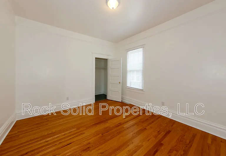 506 E 7th St #1 — Photo 11