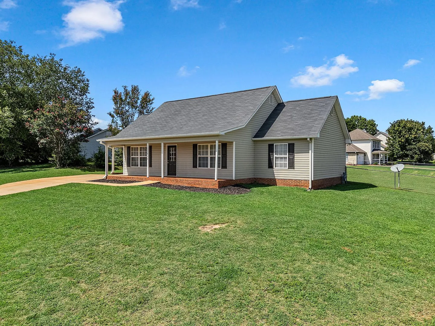 3 bedroom 2 bath home in Moore SC — Photo 2