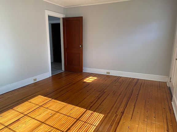 4th image of 100 Stroupe St