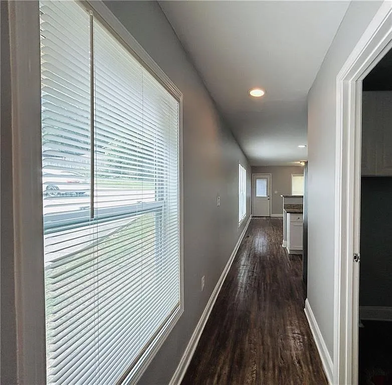 3 bed, 2.5 bath, 2624 sqft, $1,975 — Photo 2