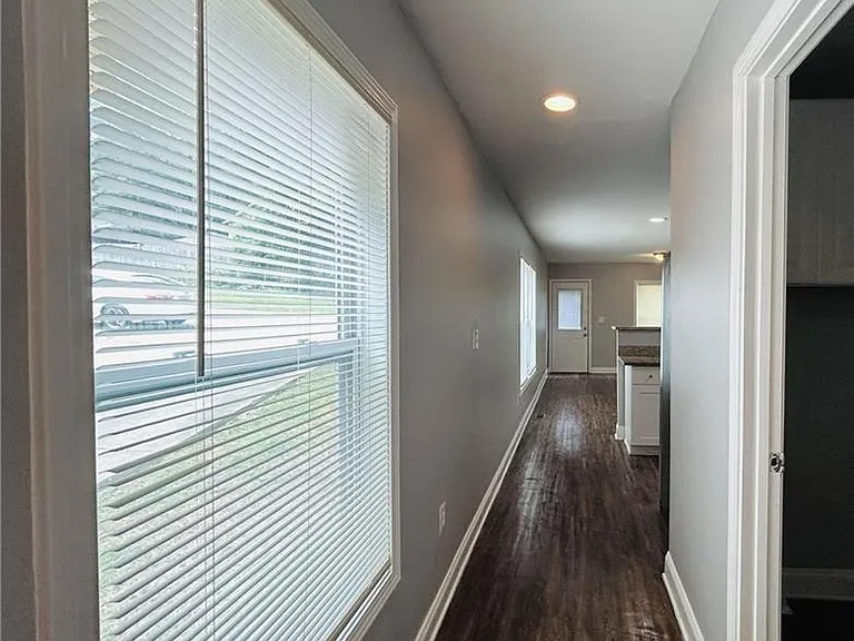 2035 Lois Pl NW #B — Photo 2