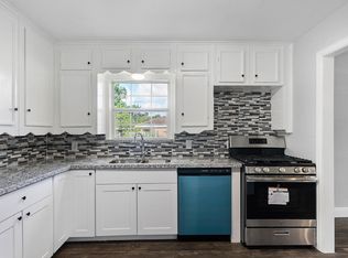 206 Timber Ln, Highlands, TX 77562