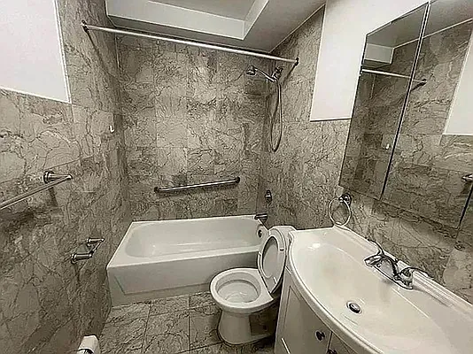 Rented by Metropolis International Realty Inc. | media 14