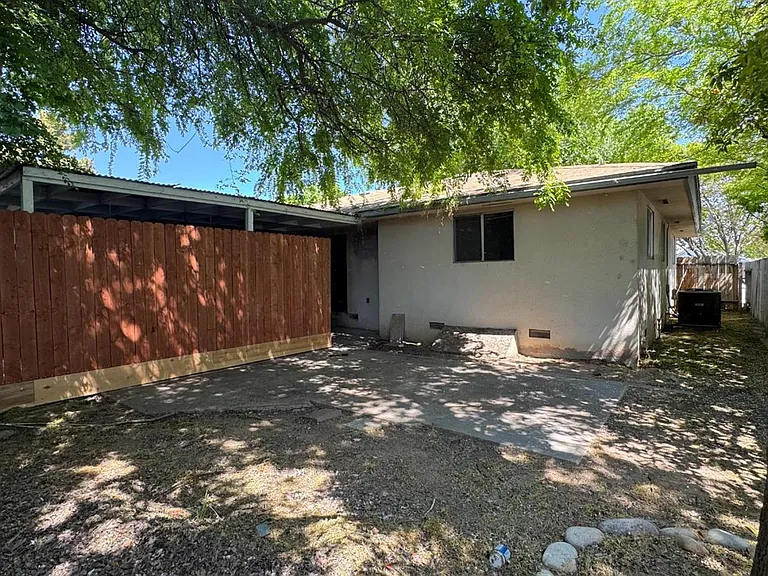493 N Alta Ave — Photo 29